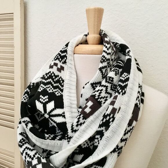 Evelyn K Nordic Print Sweater Knit Infinity Scarf, NEW - Picture 2 of 5